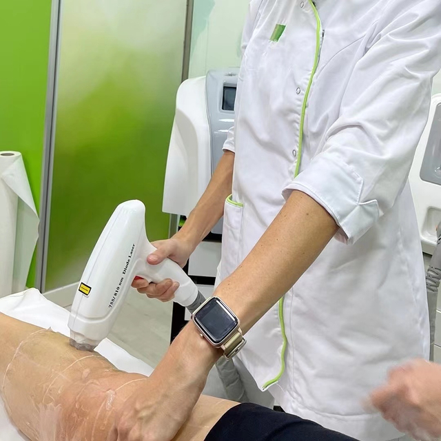 Dispositivo de terapia con l&aacute;ser de diodo